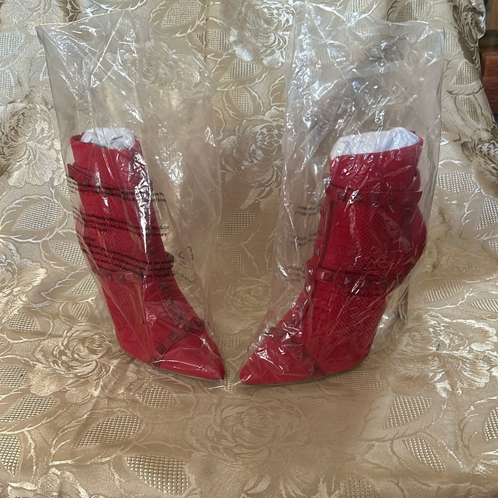 Jessica Simpson. Women’s high heeled red boots.